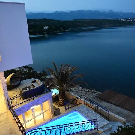 Villa Lotus *